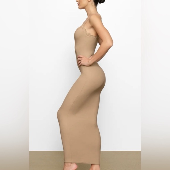 Skims Fits Everybody Lace Maxi Long Slip Dress Size Small Tan Cream - Picture 2 of 11